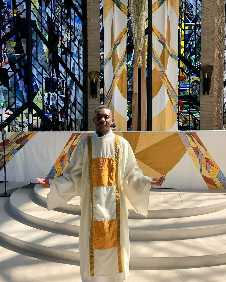 Kuda serving at the Chapel of the Resurrection